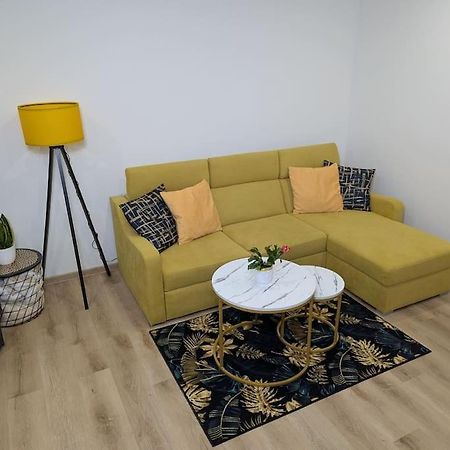 Cool Apartment Znojmo Exterior photo