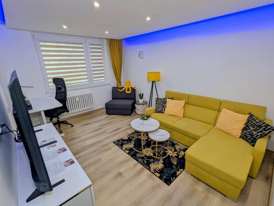 Cool Apartment Znojmo Exterior photo